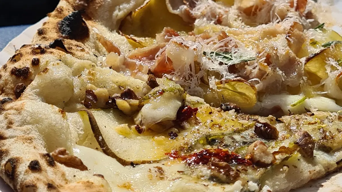 Nærbillede af Potato Potata med kartofler, valnødder og parmesan